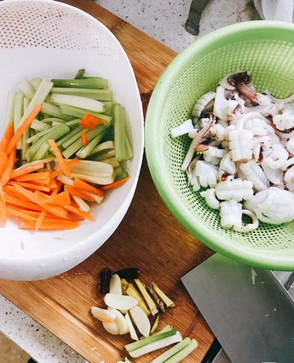 家庭版朋友聚餐,“6熱4涼1湯”,好吃上檔次 家庭版朋友聚餐,“6熱4涼1湯”,好吃上檔次