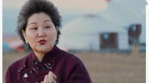 還記得聽不懂的“吉祥三寶”嗎，男主已離世，女主在堅持音樂