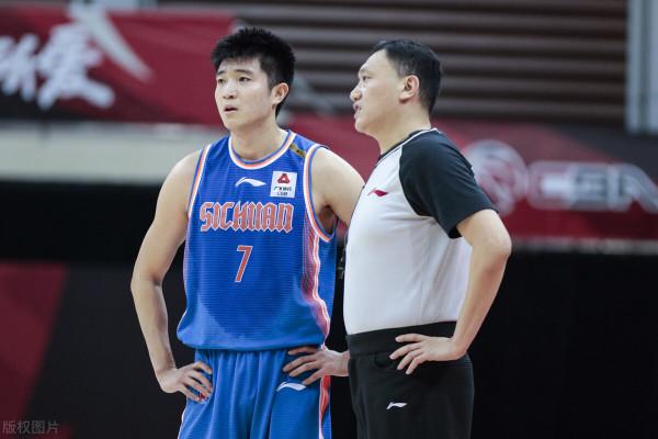 山東熱身輸球令人感慨,兩昔日新星在四川聯手,合力拿下老東家 山東熱身輸球令人感慨,兩昔日新星在四川聯手,合力拿下老東家