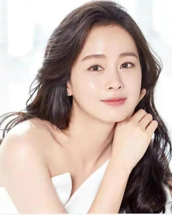 8位初代韓流女星今昔對比,有人美貌依舊,有人中年顏垮,差距大 8位初代韓流女星今昔對比,有人美貌依舊,有人中年顏垮,差距大