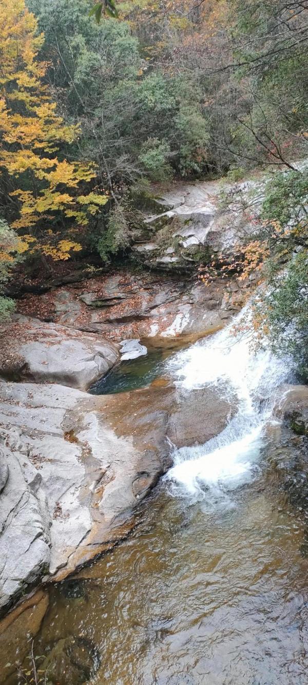 光霧山景區十八月潭瀑布群