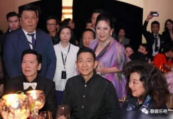 1996年，香港翻手為雲覆手為雨的大佬向華強，在北京搞不定流氓？