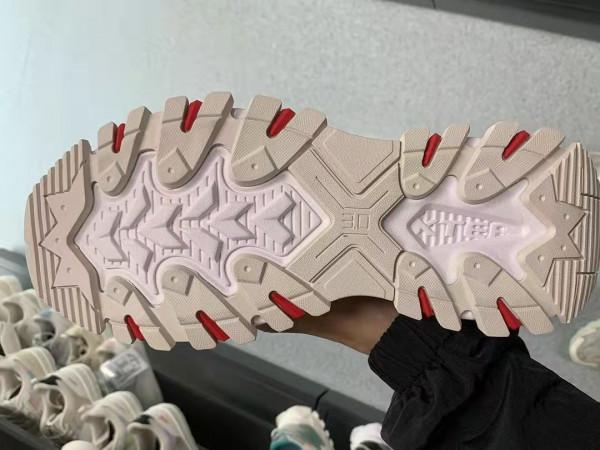 不止李寧和安踏！匹克新款很亮眼，特步休閒鞋崛起，361的也超帥