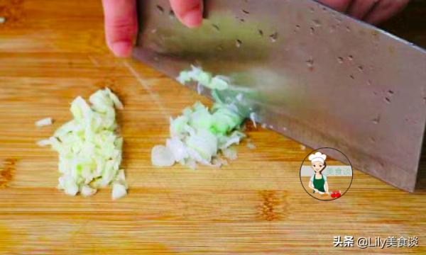 中秋家宴，這素菜記得吃，不放肉也香，5分鐘上桌，寓意花好月圓