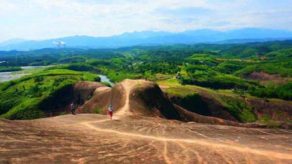 藏在湖南的大草原,被譽為“北江之源的一滴眼淚”,距市區60公里 藏在湖南的大草原,被譽為“北江之源的一滴眼淚”,距市區60公里