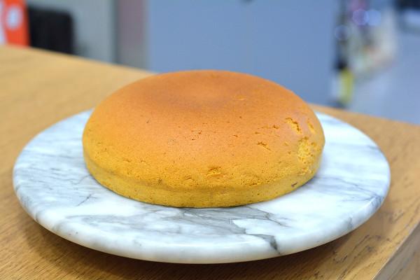 老乾媽香辣戚風蛋糕，用電飯煲做暄軟省事，微辣微鹹太好吃了