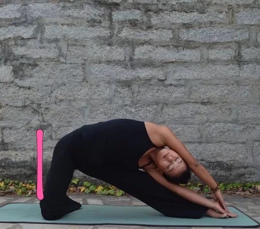 推薦1個基礎瑜伽動作，經常練習側腰線條會變得緊緻又漂亮