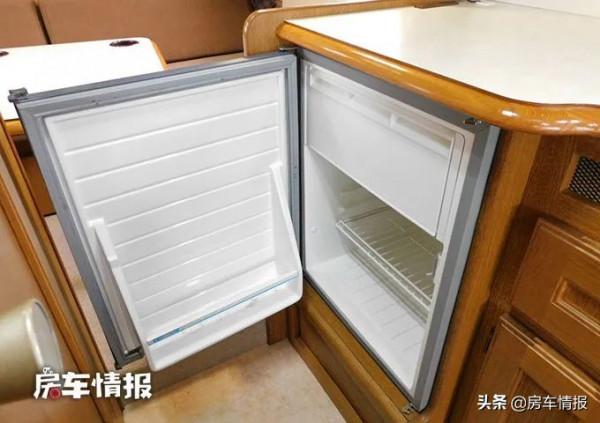 日產中巴房車,3.0T動力雙客廳能坐10人,國內也有但認識的人不多 日產中巴房車,3.0T動力雙客廳能坐10人,國內也有但認識的人不多