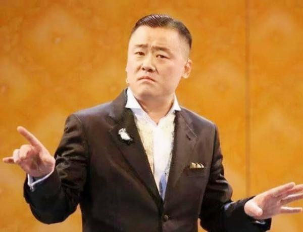 京劇名家關正明葬禮：不設靈堂、不要墓地，周立波下跪痛哭