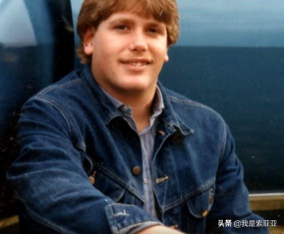 男子在家遇害，警方苦尋真兇無果，25年後，一個護士說她知道真相