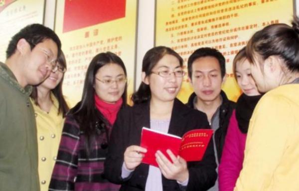 大學生入黨,決定權並不在輔導員手中,新生提前瞭解沒壞處 大學生入黨,決定權並不在輔導員手中,新生提前瞭解沒壞處