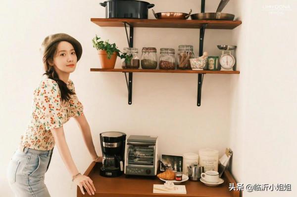 林允兒，溫柔少女感爆棚！微卷長髮，可人氣質，讓你找回初戀感覺