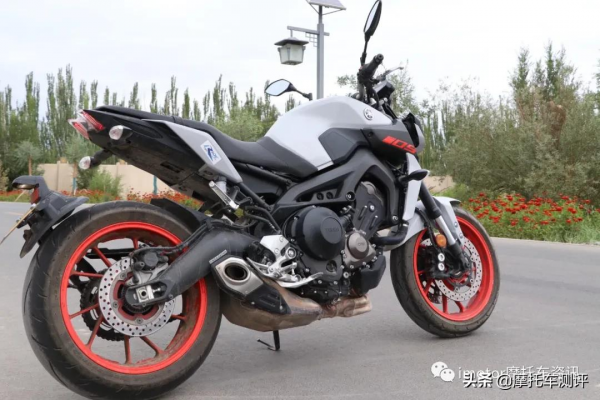 顛覆印象，敦煌試駕雅馬哈倒三輪NIKEN