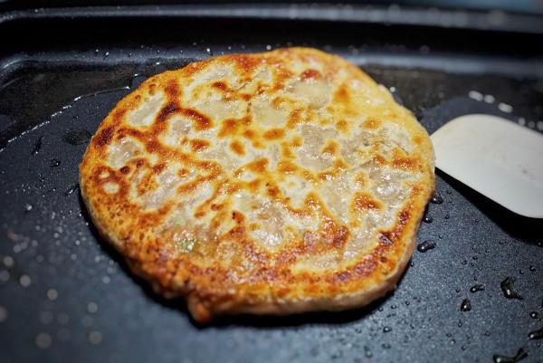 皮薄酥脆的牛肉千層餅，一口下去都是肉，滿口生津，讓人直呼過癮