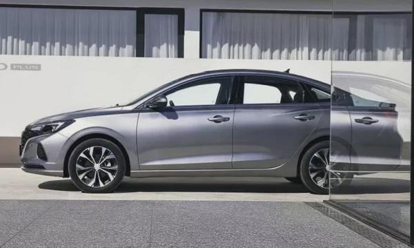 家用代步車之爭:長安逸動VS榮威i5誰更強? 家用代步車之爭:長安逸動VS榮威i5誰更強?