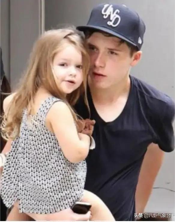 貝克漢姆的兒子全都長的像維多利亞，小七臉上還有點小貝的影子