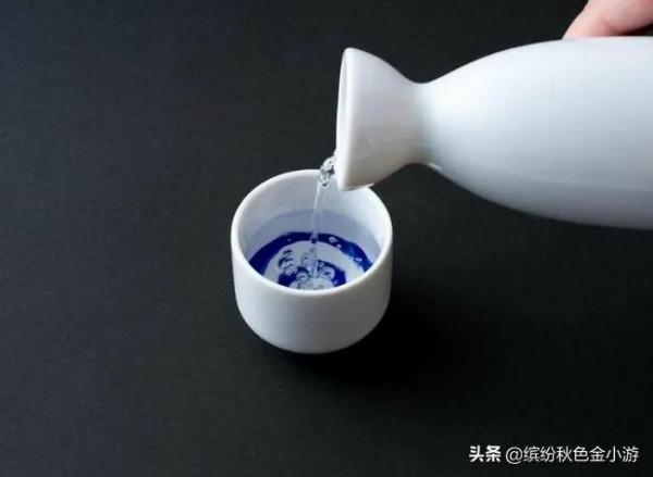 乘坐高鐵時,可以帶酒上車嗎,乘火車攜帶物品還有哪些注意事項? 乘坐高鐵時,可以帶酒上車嗎,乘火車攜帶物品還有哪些注意事項?