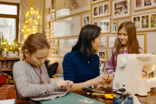 回收材料，變廢為寶，做“拾荒者”重複利用，減緩地球變老的速度