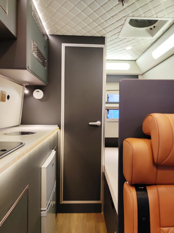 吉姆西大通V90加長軸超高頂 功能豐富 水電充足 高品質移動之家 吉姆西大通V90加長軸超高頂 功能豐富 水電充足 高品質移動之家