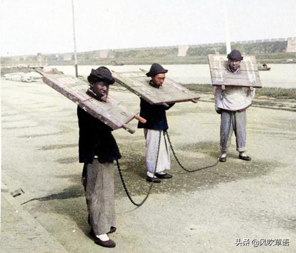 1900年的蘇州，婦人在吳門橋下浣洗衣物，男子在玉帶橋前思考人生