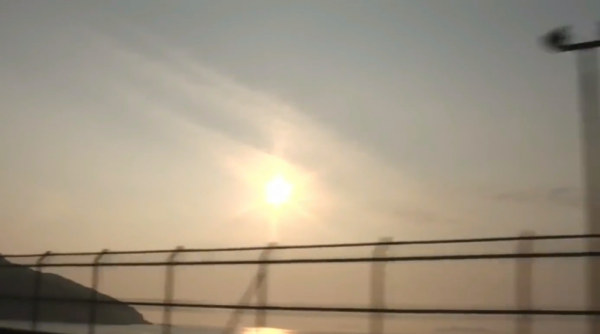 故事:韓國截癱小夥趴著開車,超車變道樣樣精通,正常老司機都佩服 故事:韓國截癱小夥趴著開車,超車變道樣樣精通,正常老司機都佩服