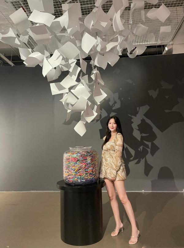 《德雲社》燒餅妻子雖是網紅臉,但穿碎花裙挺淑女,衣品加分了 《德雲社》燒餅妻子雖是網紅臉,但穿碎花裙挺淑女,衣品加分了