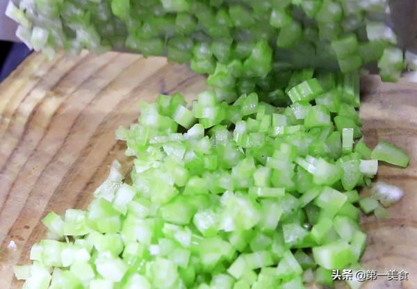 大廚教你做家常炸醬麵，調好醬汁才是關鍵，醬香濃郁，一碗不夠吃