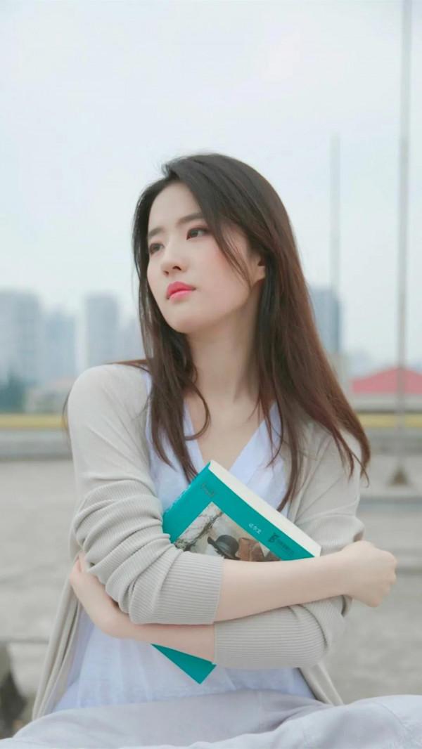 仙女下凡！美得不可方物｜劉亦菲