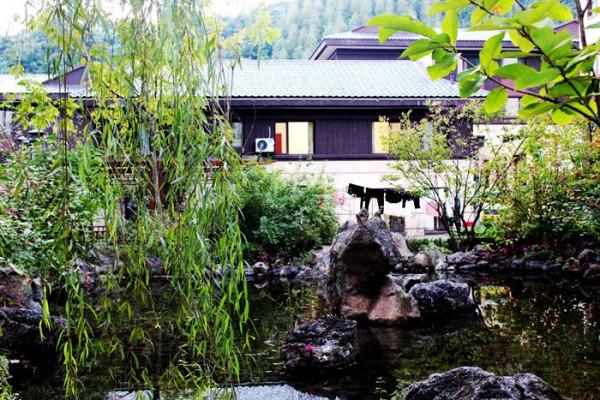 遼東山區一座深藏不露酷似日本建築風情的街巷小區 遼東山區一座深藏不露酷似日本建築風情的街巷小區