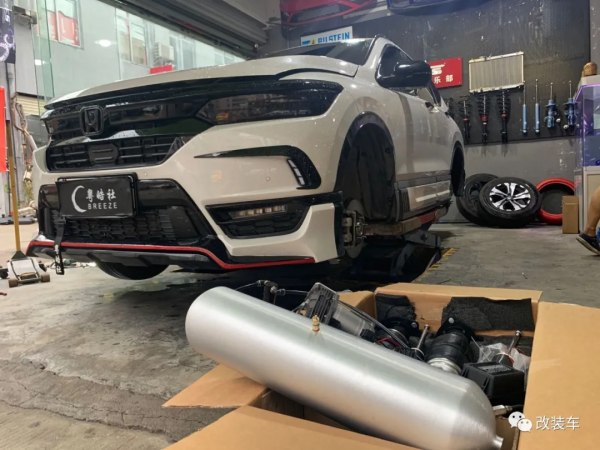 再加10萬塊本田皓影也很帥，自己開模做套件玩姿態