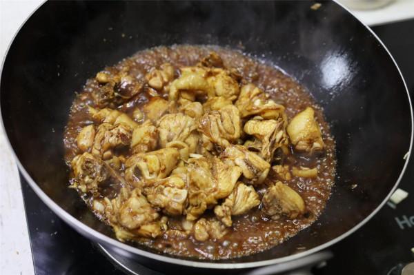 小時候常吃的“生炒雞”會做了!省事好吃,雞肉裡外都香,吃不夠 小時候常吃的“生炒雞”會做了!省事好吃,雞肉裡外都香,吃不夠