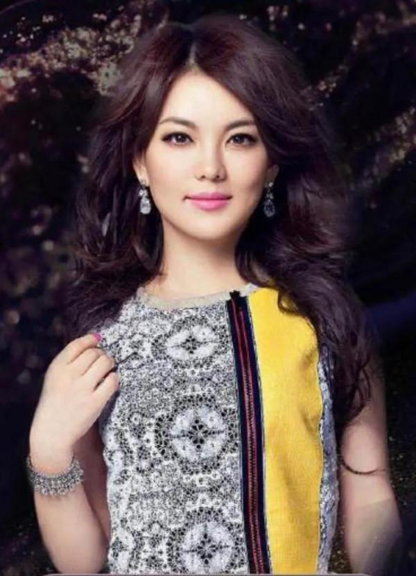 這應該是李湘狀態最好看的時候，有一張照片特別像詠梅