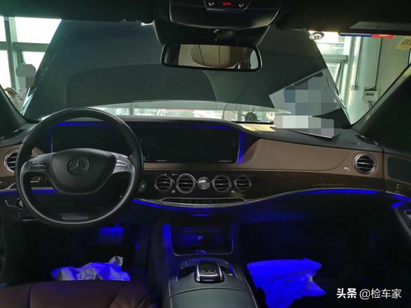 55萬買臺二手賓士S320充排場，生意人的精明？網友：車上才是贏家