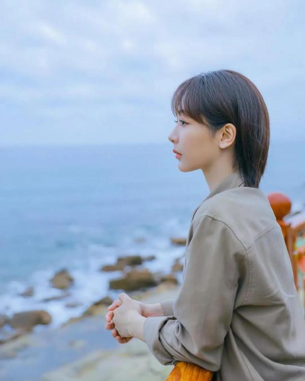 短髮的楊紫（高畫質美圖）