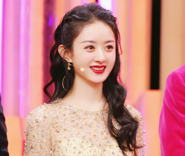 春晚第五次聯排來了！眾星低調進出，李宇春穿裙子鄧超自帶咖啡