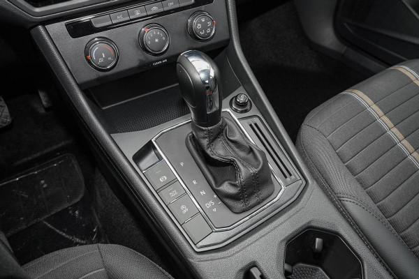 油耗5.5L的德系大家轎,價格低廉品質高,空間也不錯,大眾朗逸 油耗5.5L的德系大家轎,價格低廉品質高,空間也不錯,大眾朗逸