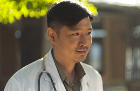 “尓豪”高鑫的悲傷，為照顧毀容女友，他的犧牲遠比你想得更大