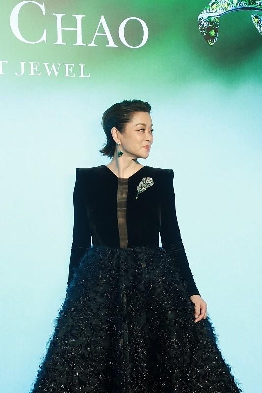 毛阿敏從容面對衰老,穿黑色長裙梳大背頭,皺紋明顯氣場仍強大 毛阿敏從容面對衰老,穿黑色長裙梳大背頭,皺紋明顯氣場仍強大