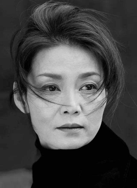 影后潘虹:離婚35年不戀愛,公然喊話思念前夫,她到底在追求什麼 影后潘虹:離婚35年不戀愛,公然喊話思念前夫,她到底在追求什麼