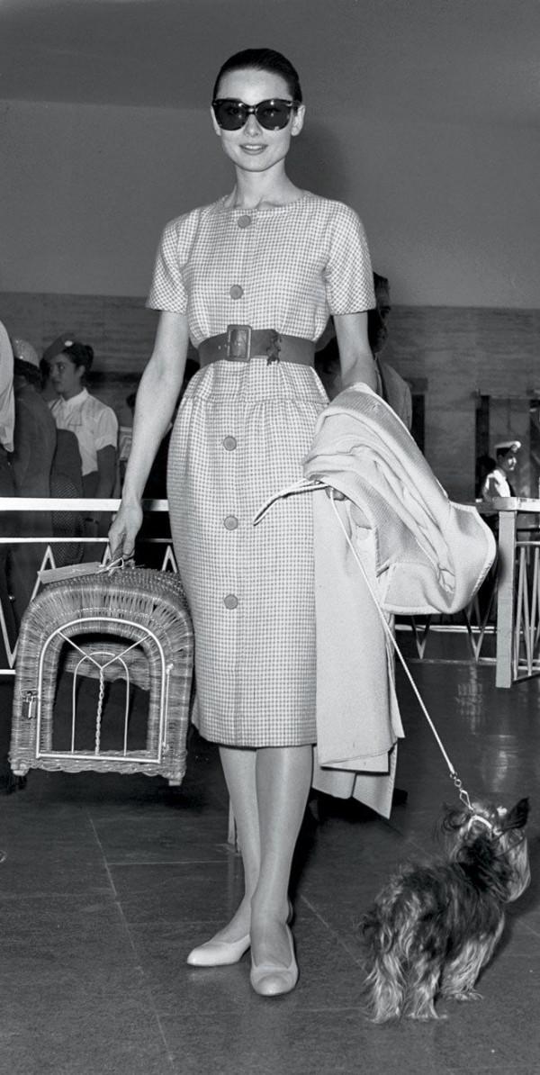 關於赫本的19個有趣事實：42碼大腳、討厭手錶、用針分開睫毛