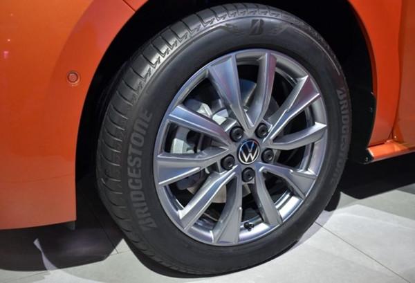 有四驅，搭1.4T插電混動，座椅可180度旋轉，大眾全新邁特威亮相