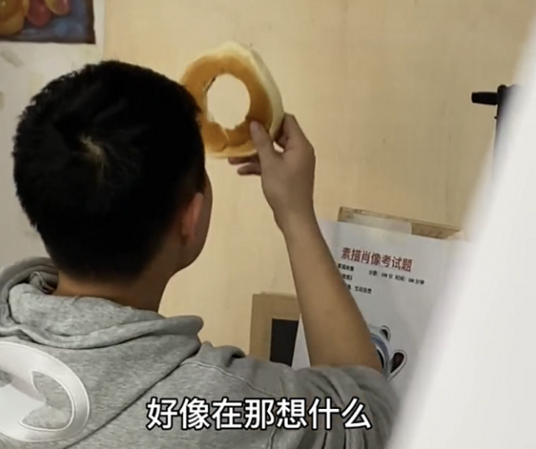 美術生啃出&OpenCurlyDoubleQuote;冰墩墩&rdquo;走紅，評論區笑不活了，這才是美術生思維