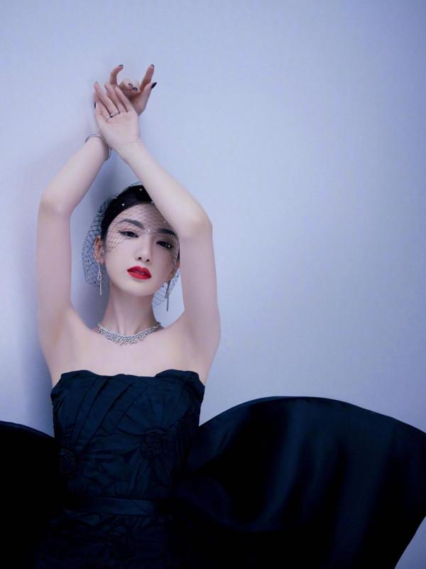 毛曉彤才是“冰肌美人”，太美了，不過最後迪士尼的照片太醜了