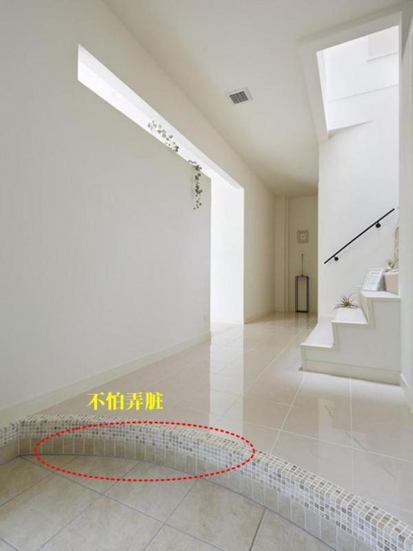 多虧朋友提醒，玄關下沉別忘了貼層馬賽克磚！好處多到數不完