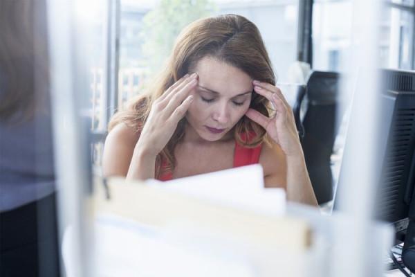 37歲女子經常牙齦出血，竟查出肝硬化！醫生：這3個症狀要留意