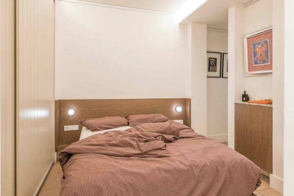 有陽臺有陽光的家，櫥櫃轉角佈局別具一格，一個人獨自生活也精彩