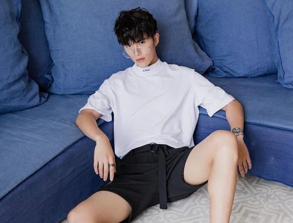 男神都在穿的禁慾系高領T,你也試試吧 男神都在穿的禁慾系高領T,你也試試吧