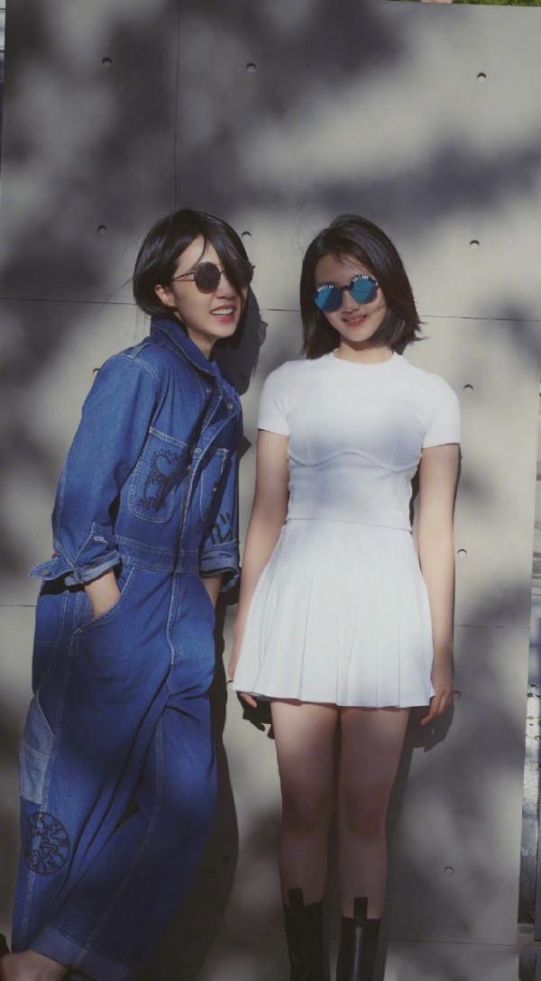 黃磊孫莉帶娃遊環球影城,兒子正臉首曝光,多媽扎低馬尾狀態真好 黃磊孫莉帶娃遊環球影城,兒子正臉首曝光,多媽扎低馬尾狀態真好