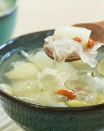 深秋1碗湯，滋補又營養，今晚就給孩子做