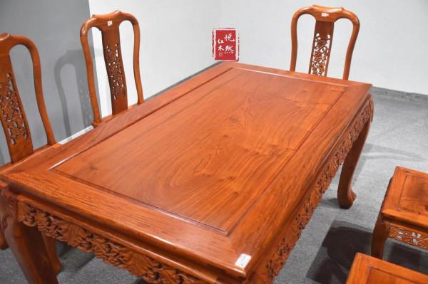 緬甸花梨雕葡萄長方形餐桌